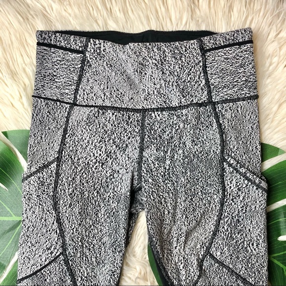 lululemon athletica crops - Picture 2 of 7